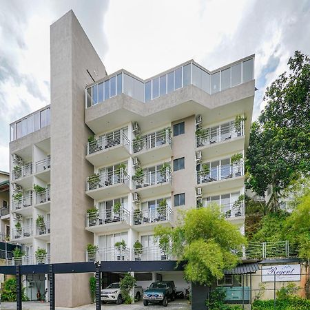 Regent Heights Aparthotel Канди Екстериор снимка