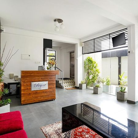Regent Heights Aparthotel Канди Екстериор снимка