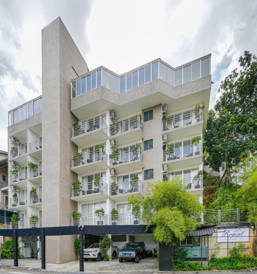 Regent Heights Aparthotel Канди Екстериор снимка