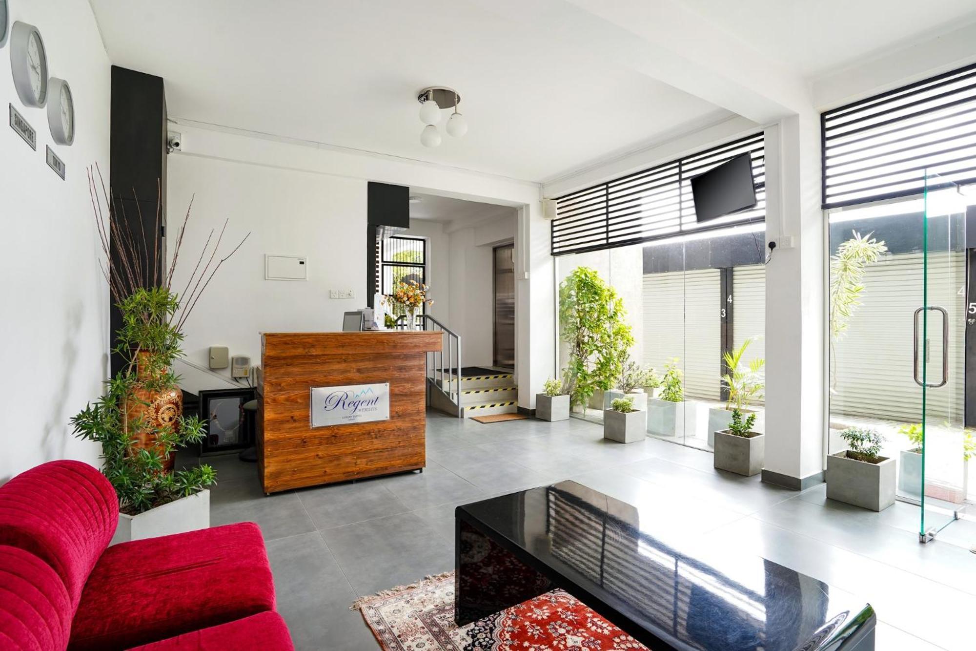 Regent Heights Aparthotel Канди Екстериор снимка