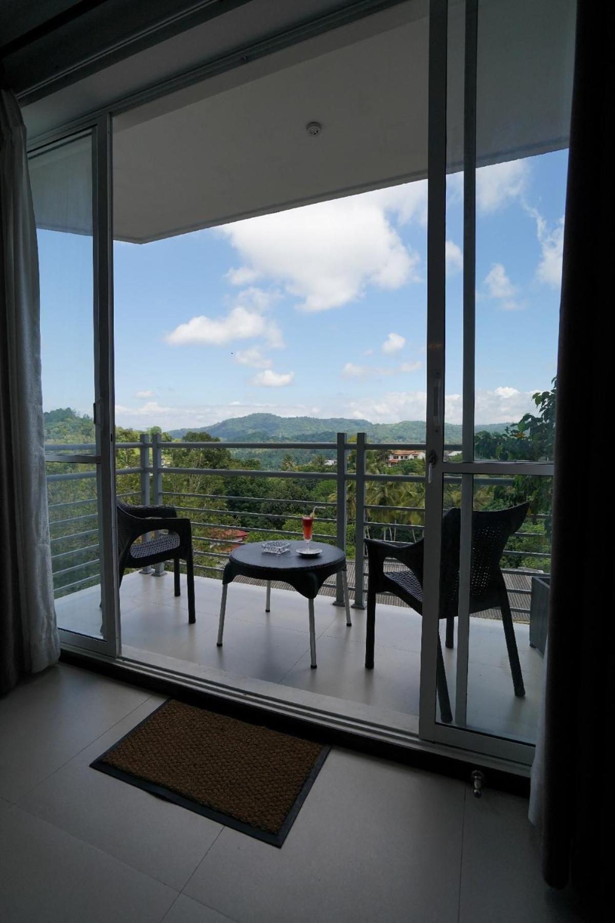 Regent Heights Aparthotel Канди Екстериор снимка